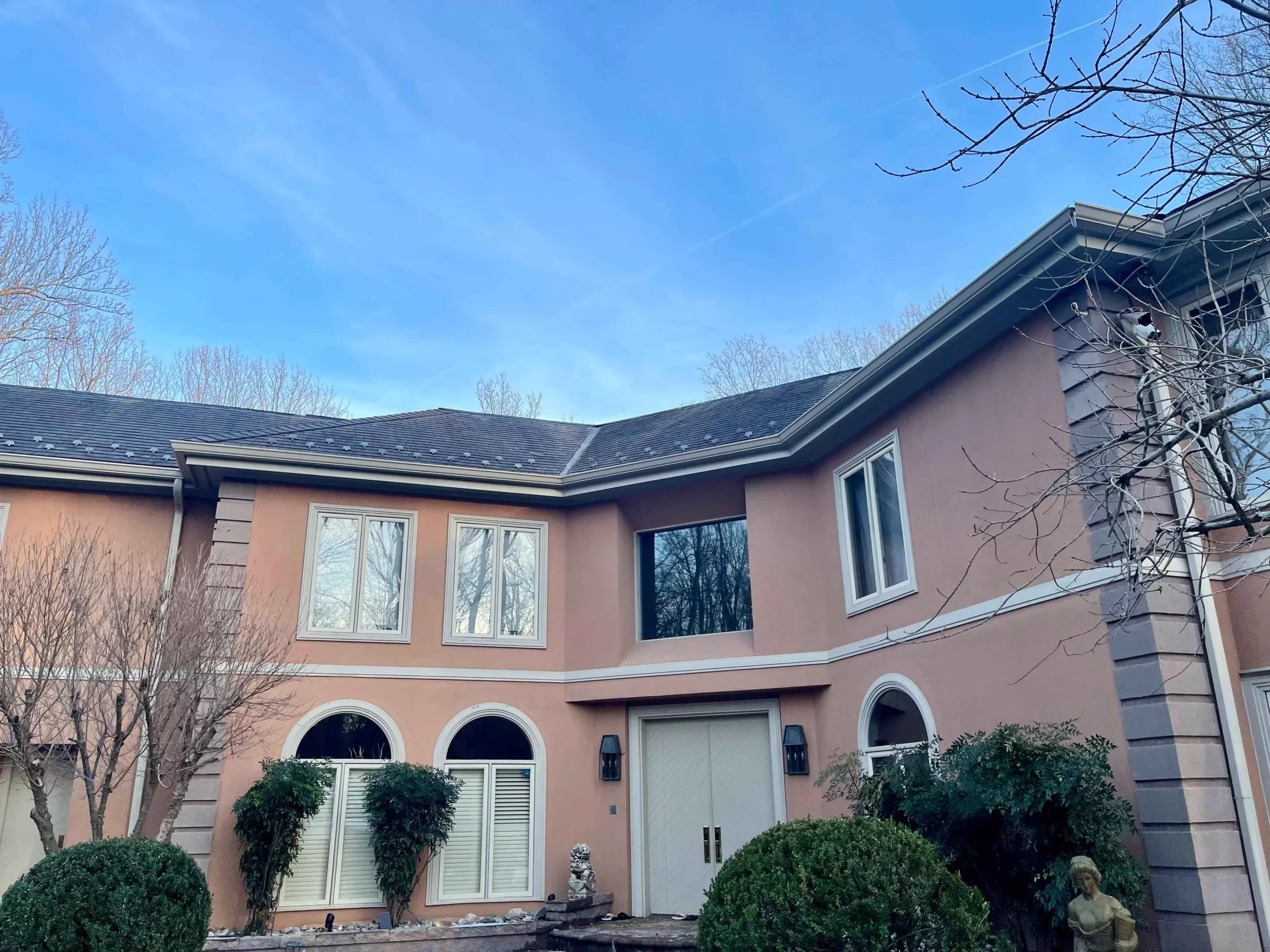 Seamless gutters installation